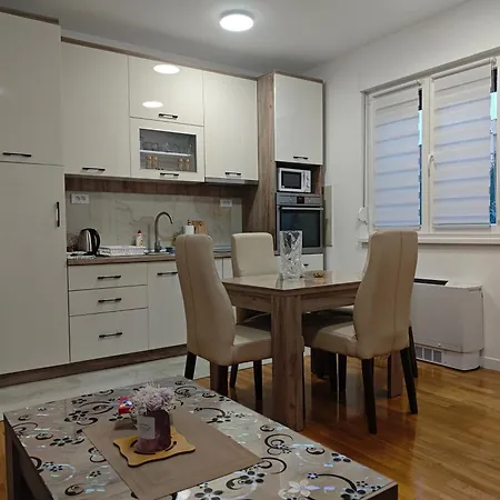 Leo Apartman *
